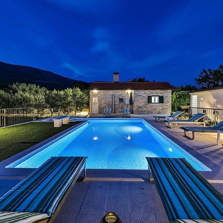 Home Away From Home With Outdoor Pool, Botanical Garden And A Beautiful Sea View Kaštela Exteriér fotografie