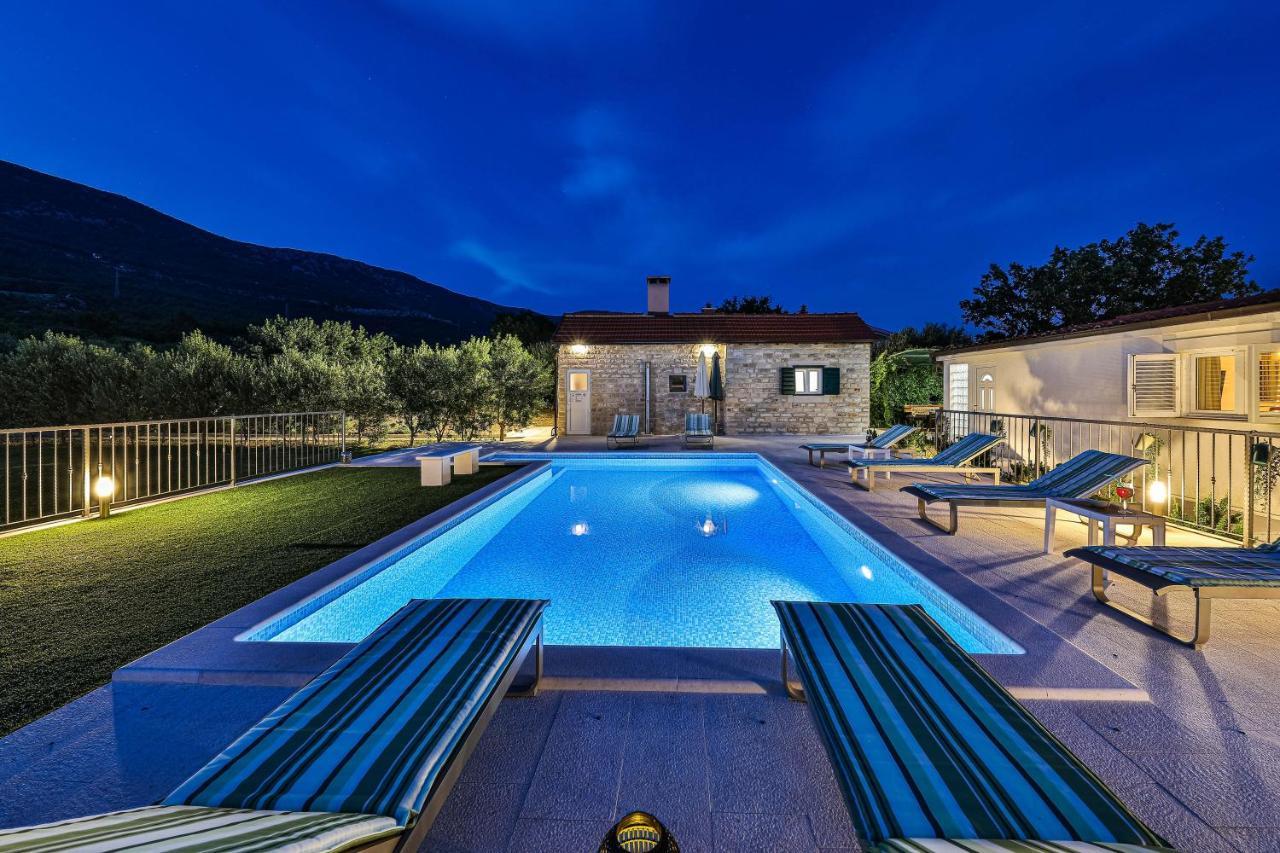 Home Away From Home With Outdoor Pool, Botanical Garden And A Beautiful Sea View Kaštela Exteriér fotografie