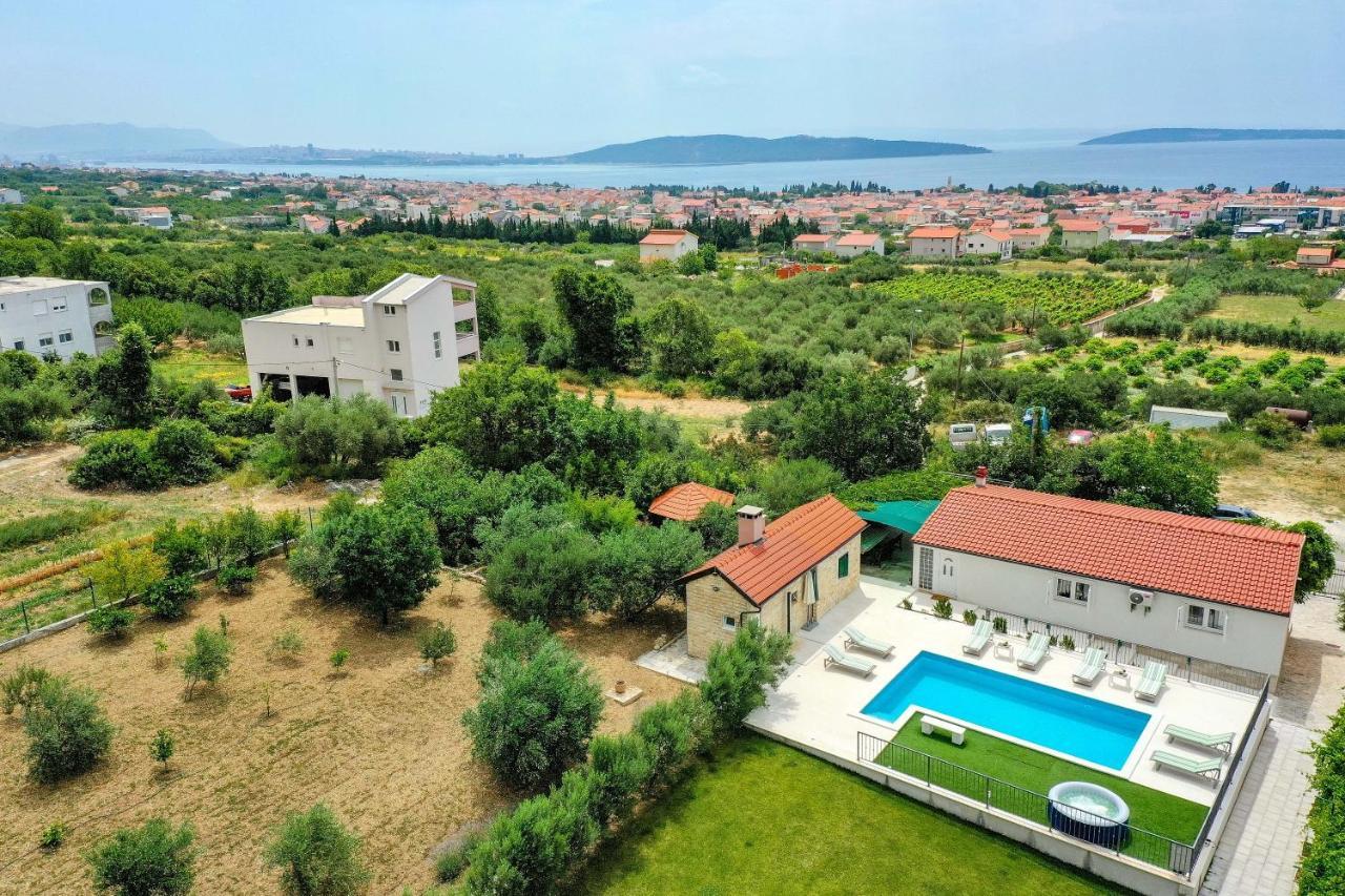 Home Away From Home With Outdoor Pool, Botanical Garden And A Beautiful Sea View Kaštela Exteriér fotografie