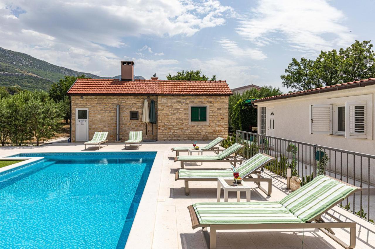 Home Away From Home With Outdoor Pool, Botanical Garden And A Beautiful Sea View Kaštela Exteriér fotografie