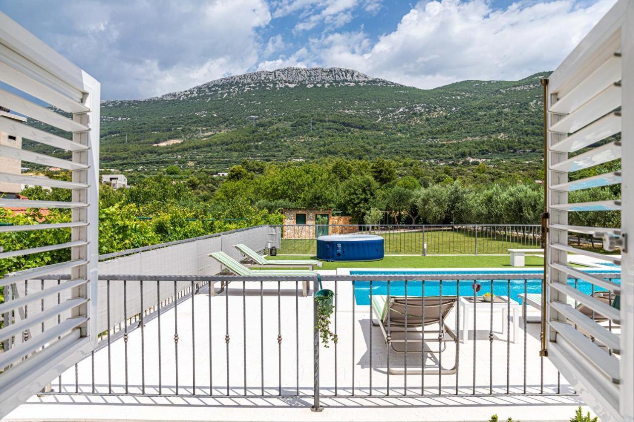 Home Away From Home With Outdoor Pool, Botanical Garden And A Beautiful Sea View Kaštela Exteriér fotografie