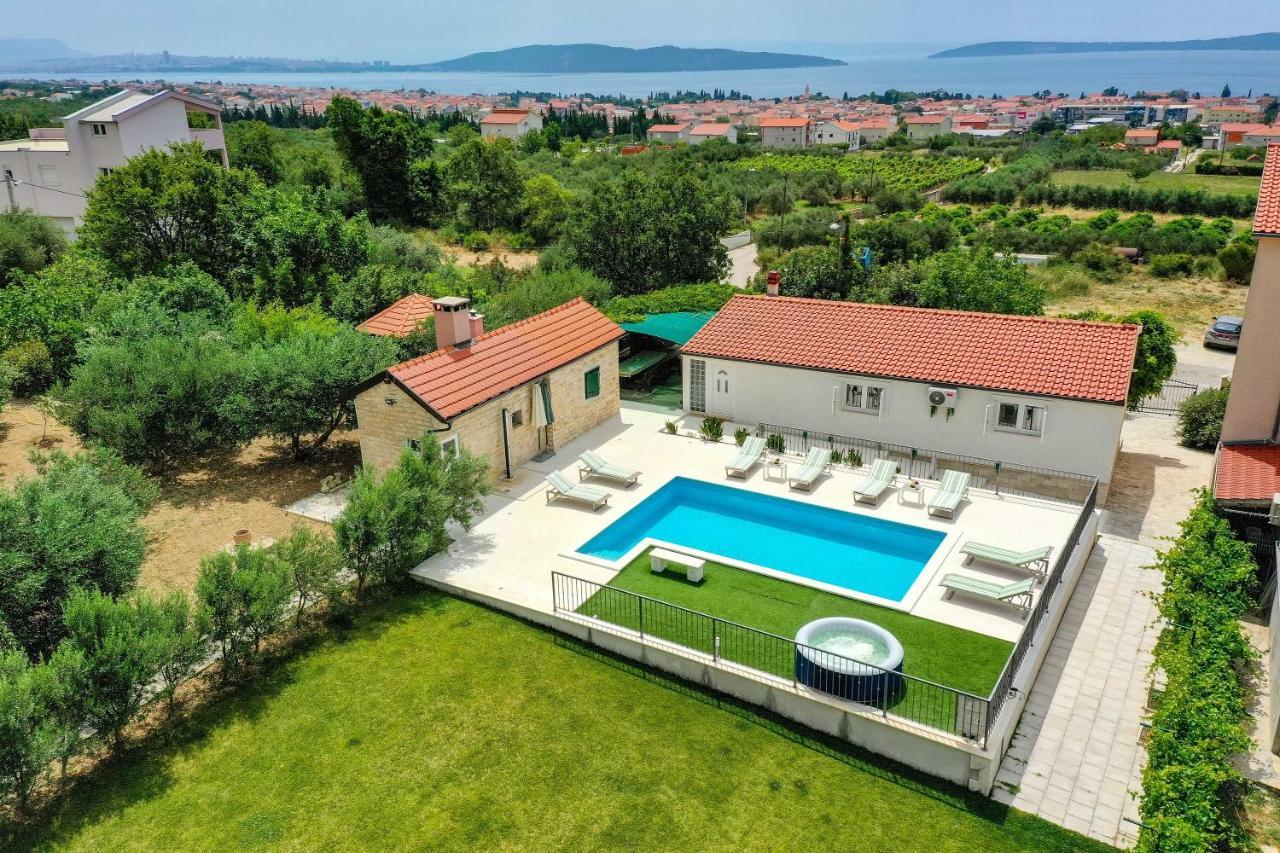 Home Away From Home With Outdoor Pool, Botanical Garden And A Beautiful Sea View Kaštela Exteriér fotografie