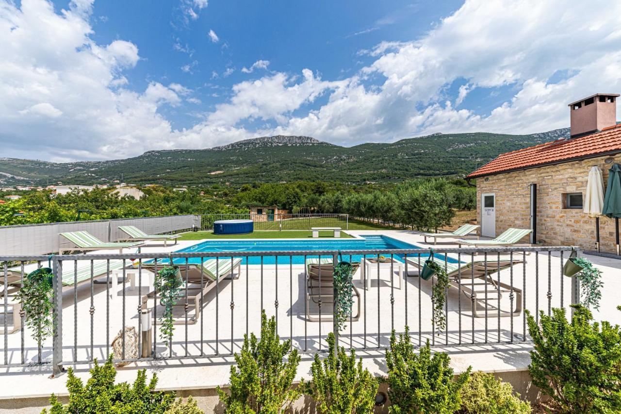Home Away From Home With Outdoor Pool, Botanical Garden And A Beautiful Sea View Kaštela Exteriér fotografie