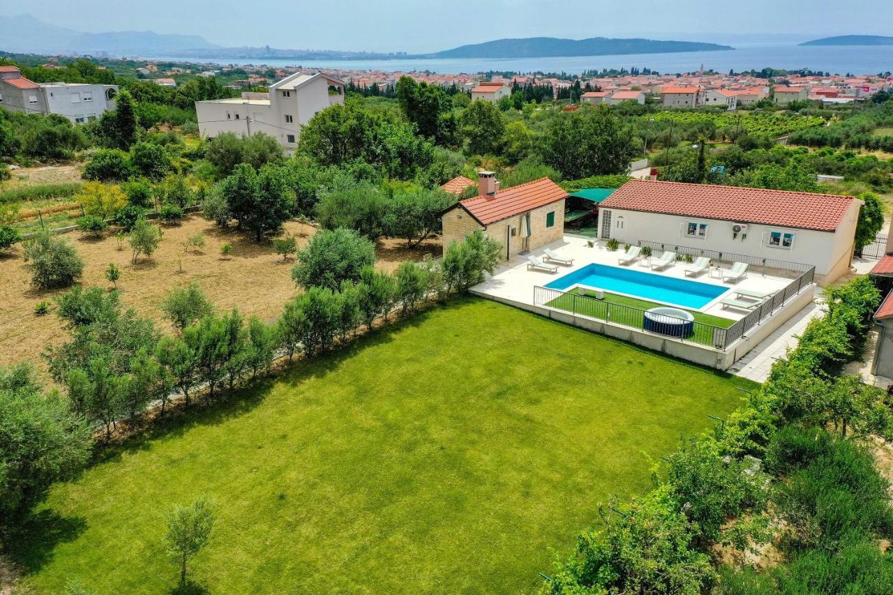 Home Away From Home With Outdoor Pool, Botanical Garden And A Beautiful Sea View Kaštela Exteriér fotografie