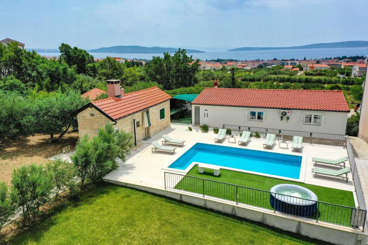 Home Away From Home With Outdoor Pool, Botanical Garden And A Beautiful Sea View Kaštela Exteriér fotografie