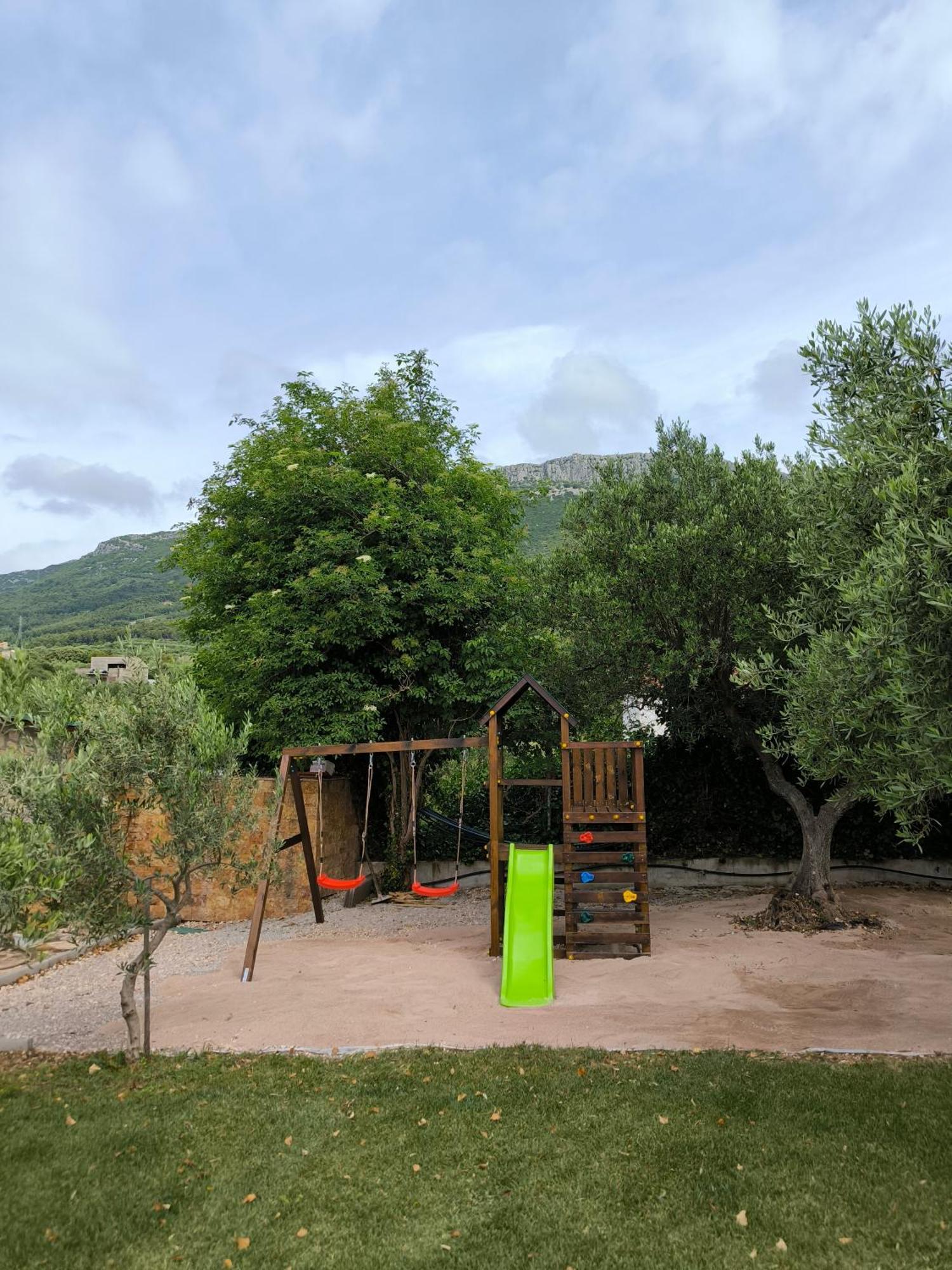 Home Away From Home With Outdoor Pool, Botanical Garden And A Beautiful Sea View Kaštela Exteriér fotografie