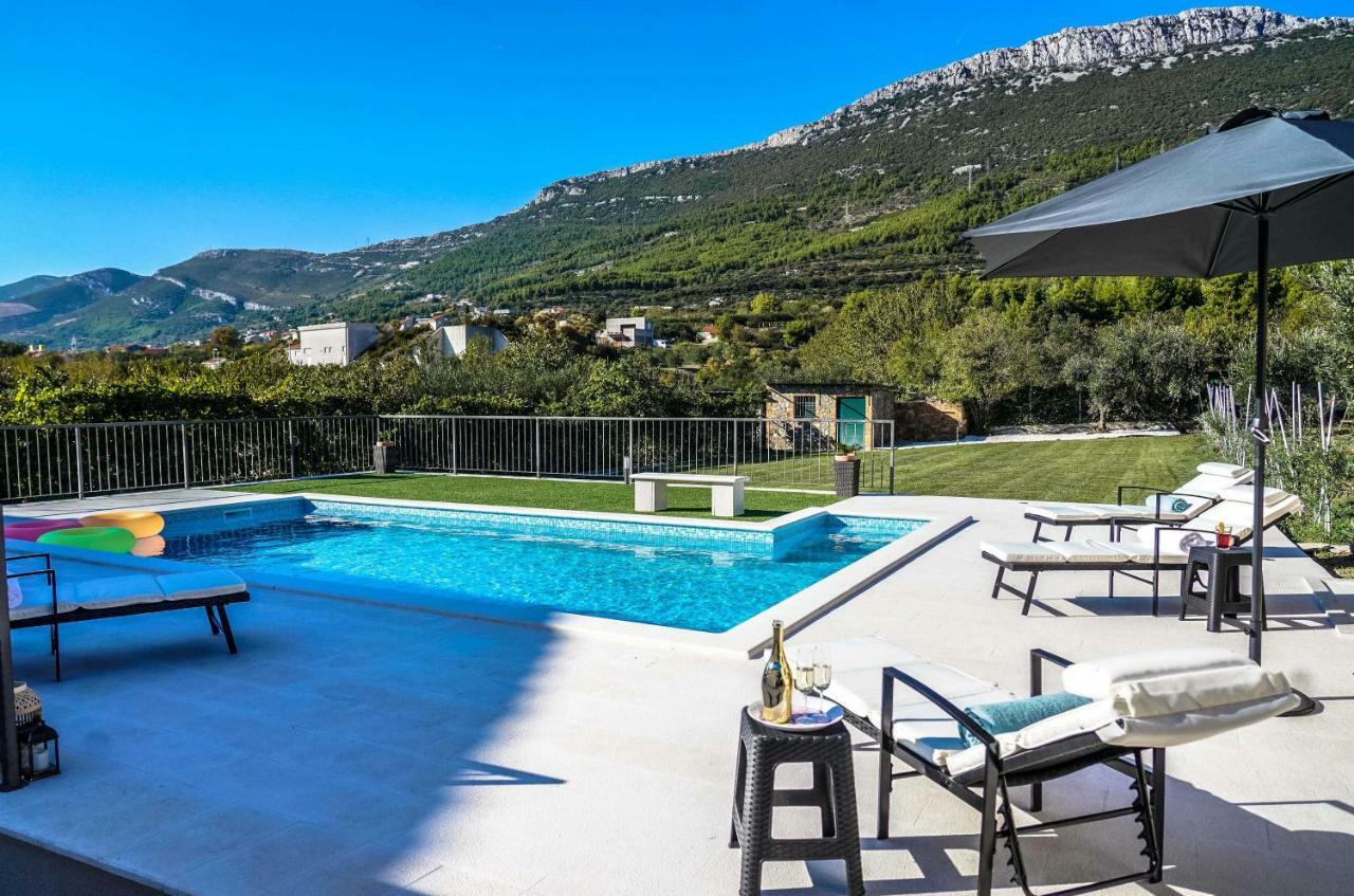 Home Away From Home With Outdoor Pool, Botanical Garden And A Beautiful Sea View Kaštela Exteriér fotografie