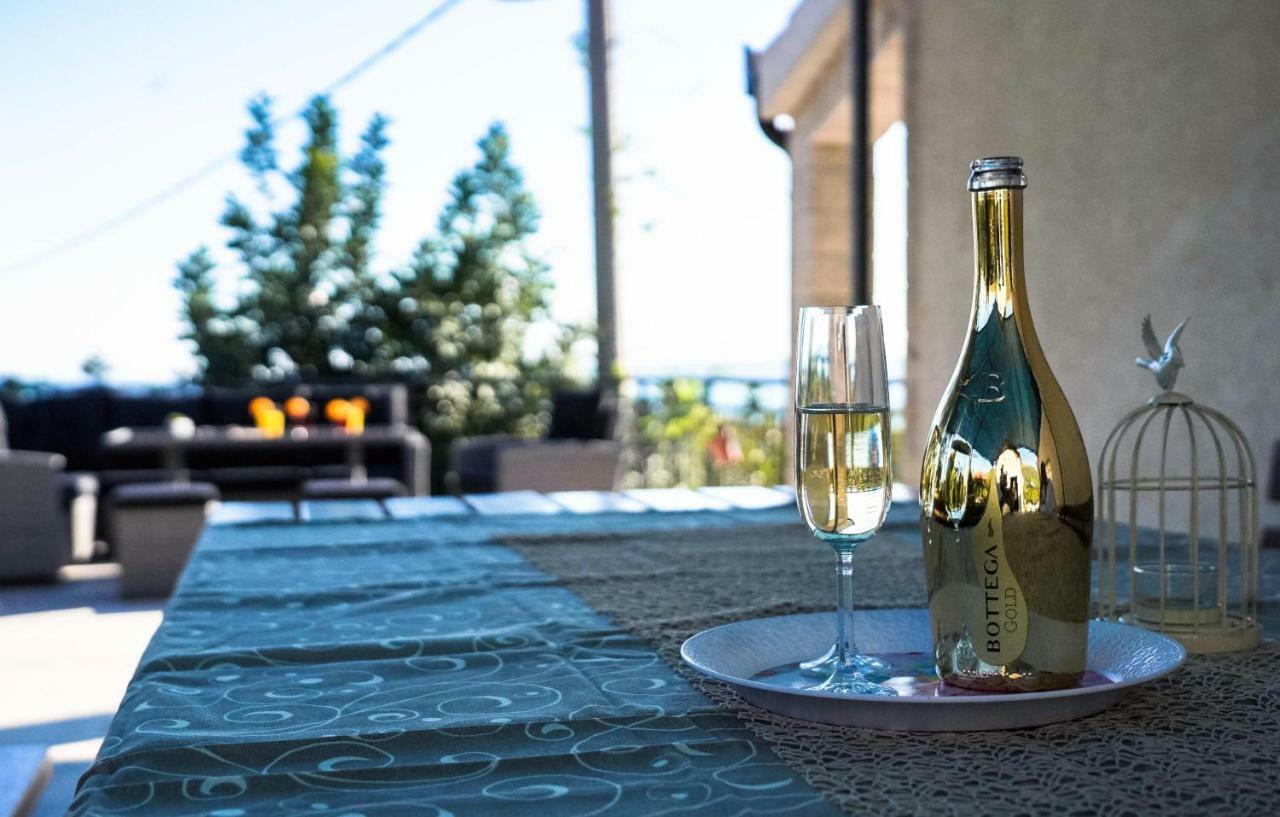 Home Away From Home With Outdoor Pool, Botanical Garden And A Beautiful Sea View Kaštela Exteriér fotografie