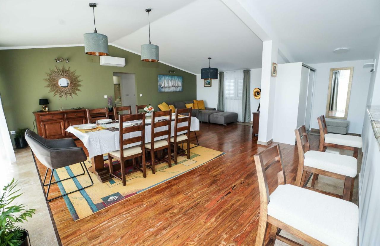 Home Away From Home With Outdoor Pool, Botanical Garden And A Beautiful Sea View Kaštela Exteriér fotografie