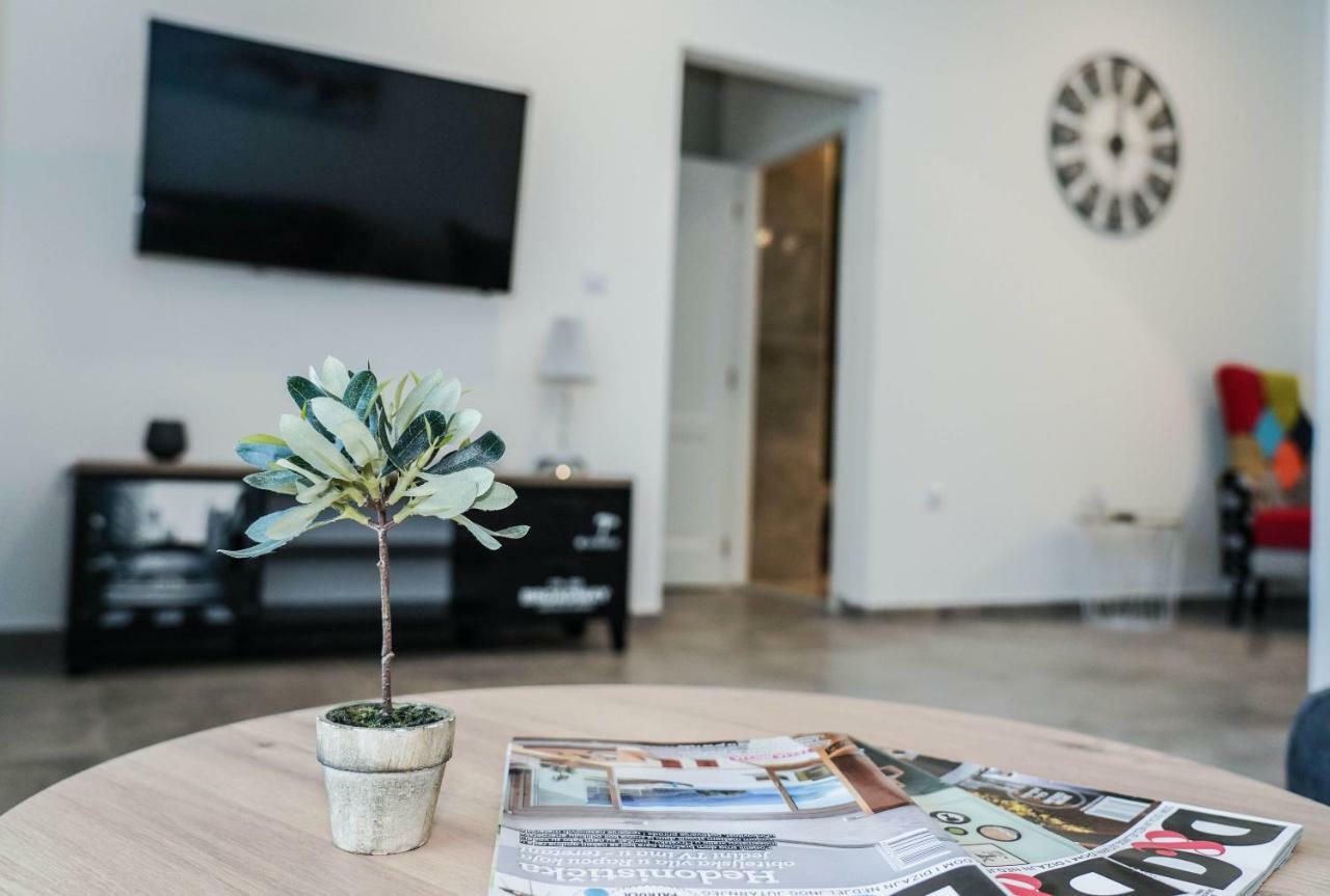 Home Away From Home With Outdoor Pool, Botanical Garden And A Beautiful Sea View Kaštela Exteriér fotografie