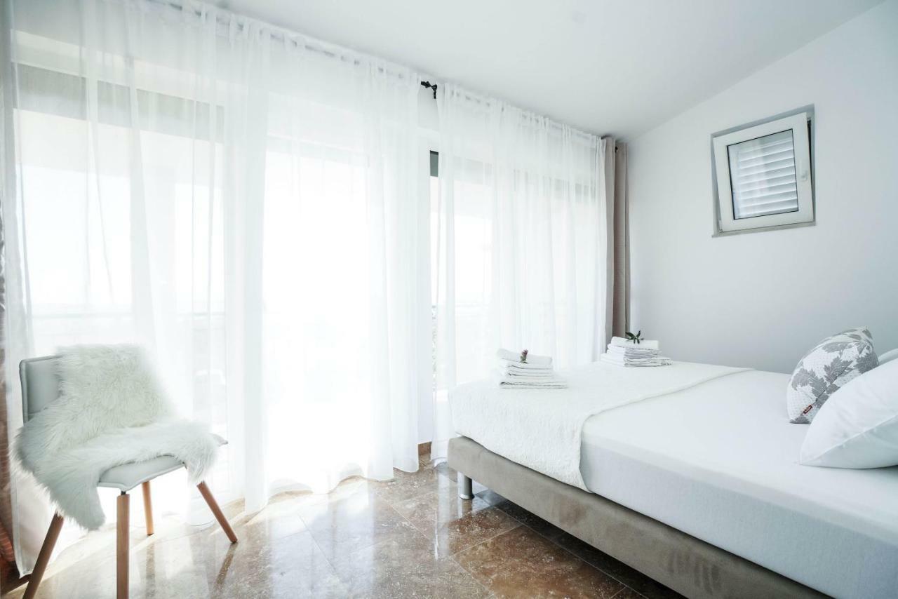 Home Away From Home With Outdoor Pool, Botanical Garden And A Beautiful Sea View Kaštela Exteriér fotografie