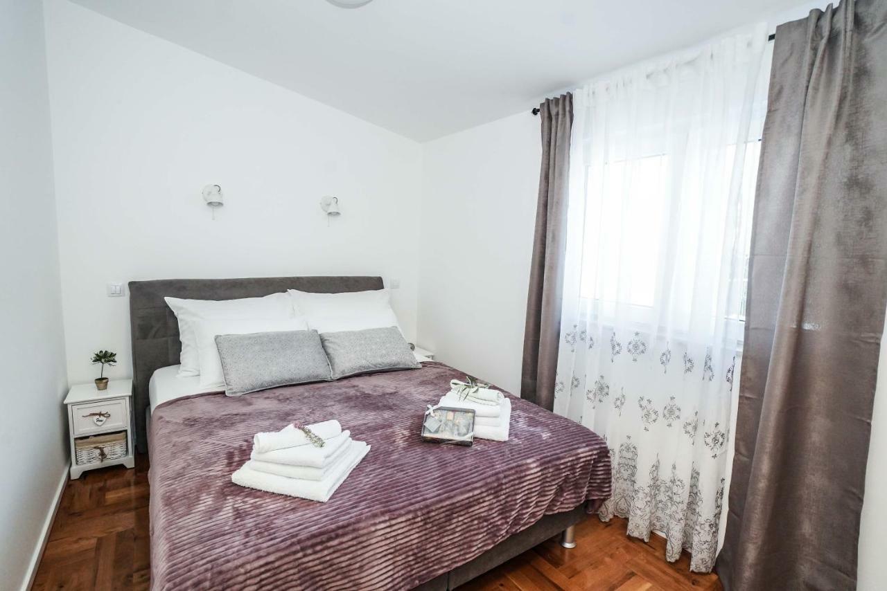 Home Away From Home With Outdoor Pool, Botanical Garden And A Beautiful Sea View Kaštela Exteriér fotografie