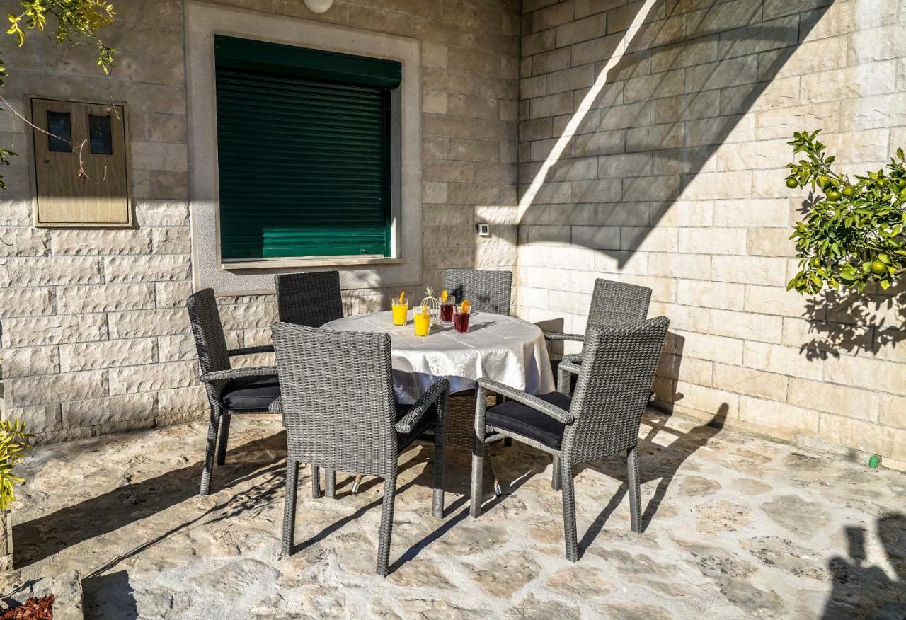 Home Away From Home With Outdoor Pool, Botanical Garden And A Beautiful Sea View Kaštela Exteriér fotografie