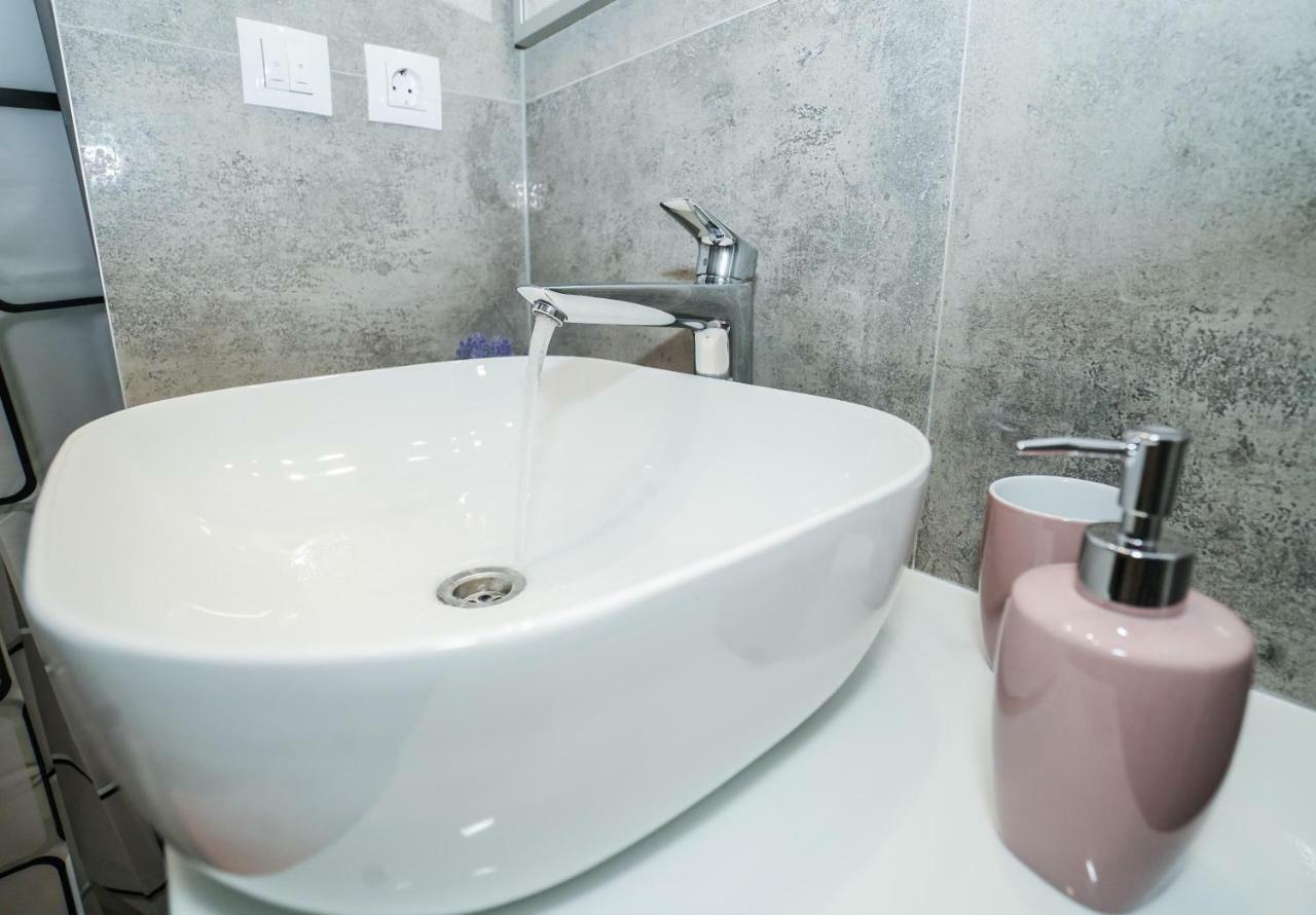 Home Away From Home With Outdoor Pool, Botanical Garden And A Beautiful Sea View Kaštela Exteriér fotografie