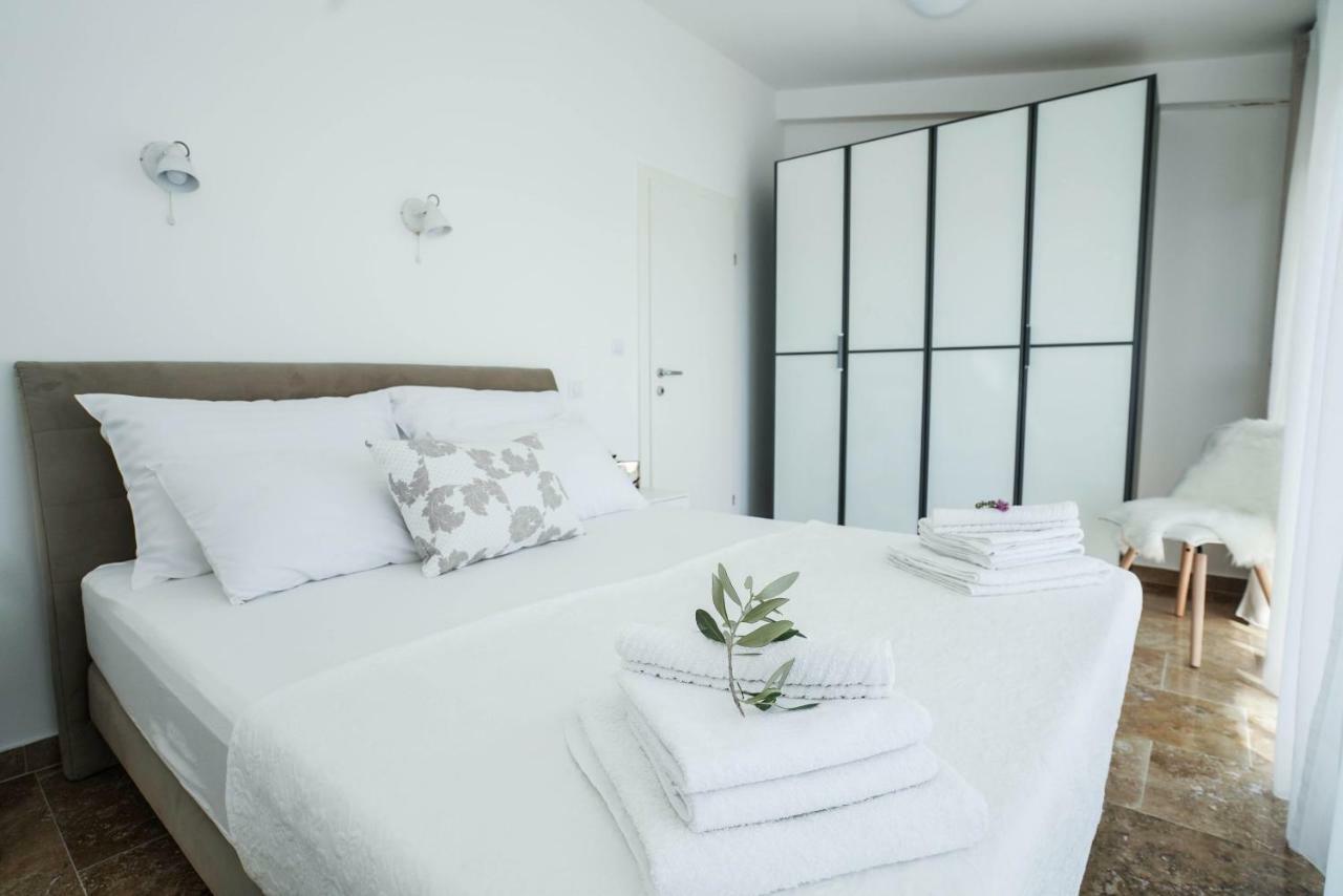 Home Away From Home With Outdoor Pool, Botanical Garden And A Beautiful Sea View Kaštela Exteriér fotografie