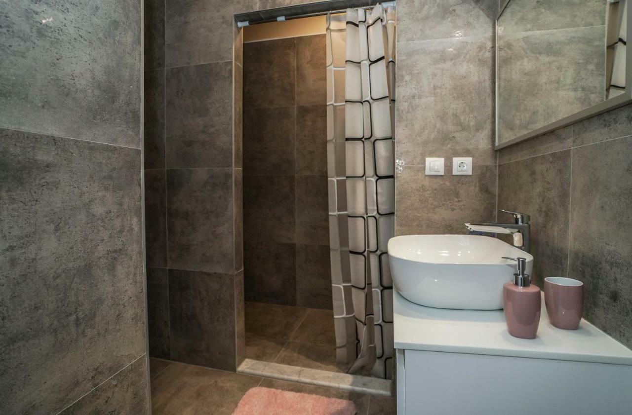 Home Away From Home With Outdoor Pool, Botanical Garden And A Beautiful Sea View Kaštela Exteriér fotografie