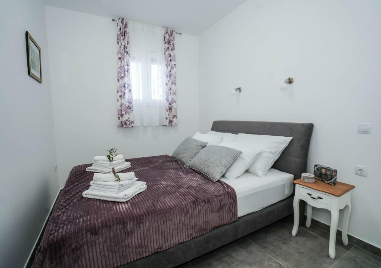Home Away From Home With Outdoor Pool, Botanical Garden And A Beautiful Sea View Kaštela Exteriér fotografie