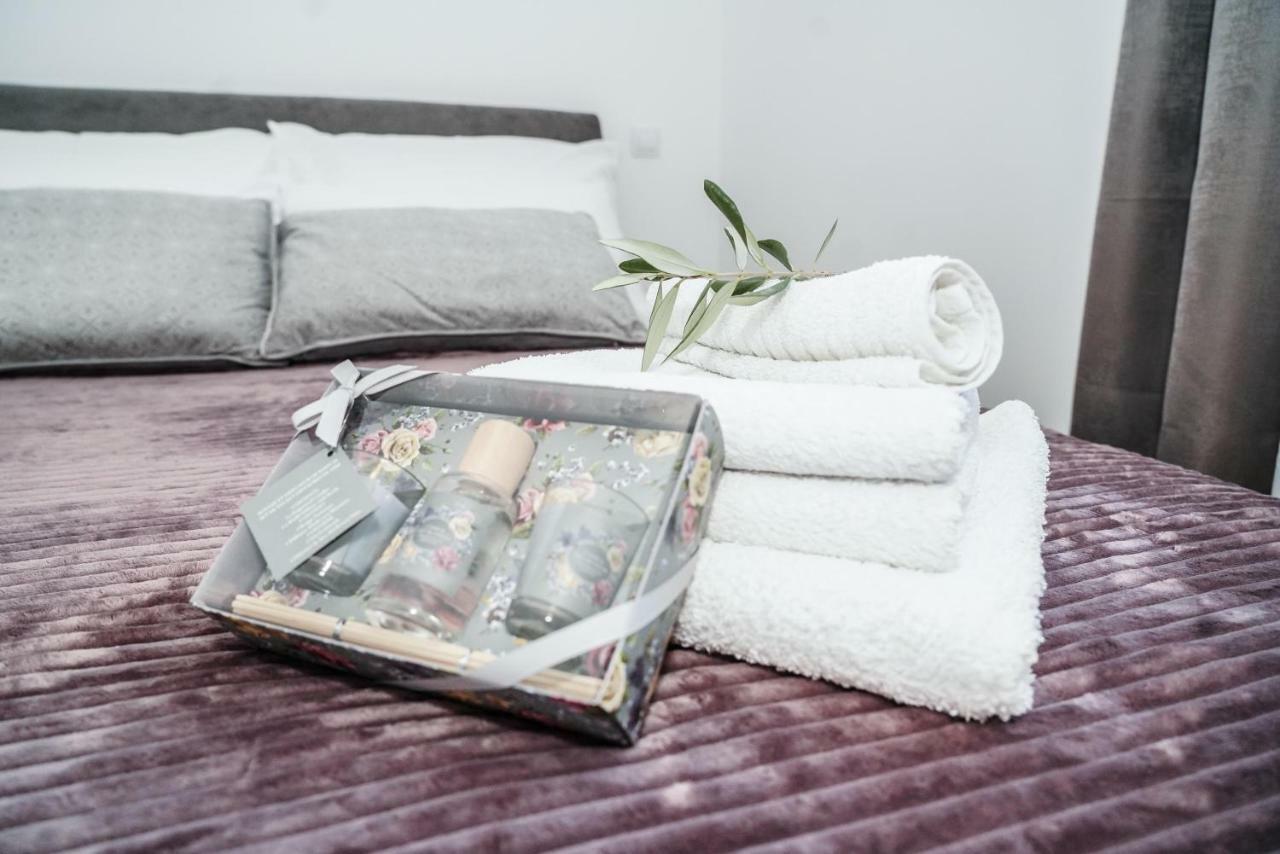 Home Away From Home With Outdoor Pool, Botanical Garden And A Beautiful Sea View Kaštela Exteriér fotografie