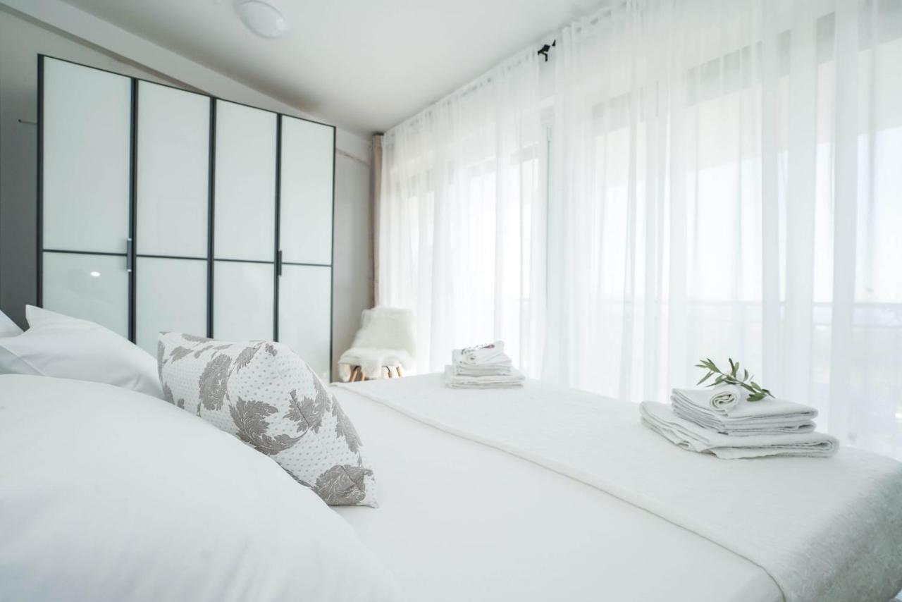 Home Away From Home With Outdoor Pool, Botanical Garden And A Beautiful Sea View Kaštela Exteriér fotografie