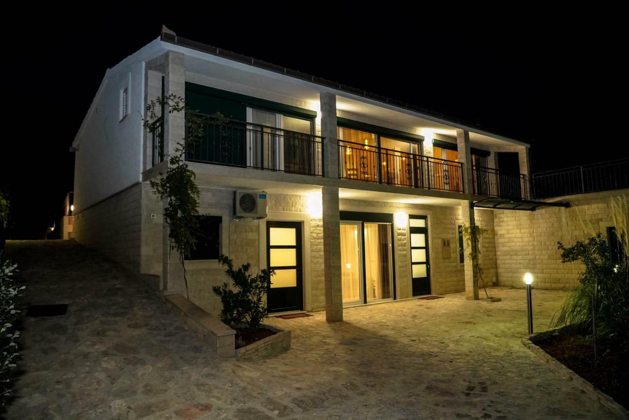 Home Away From Home With Outdoor Pool, Botanical Garden And A Beautiful Sea View Kaštela Exteriér fotografie