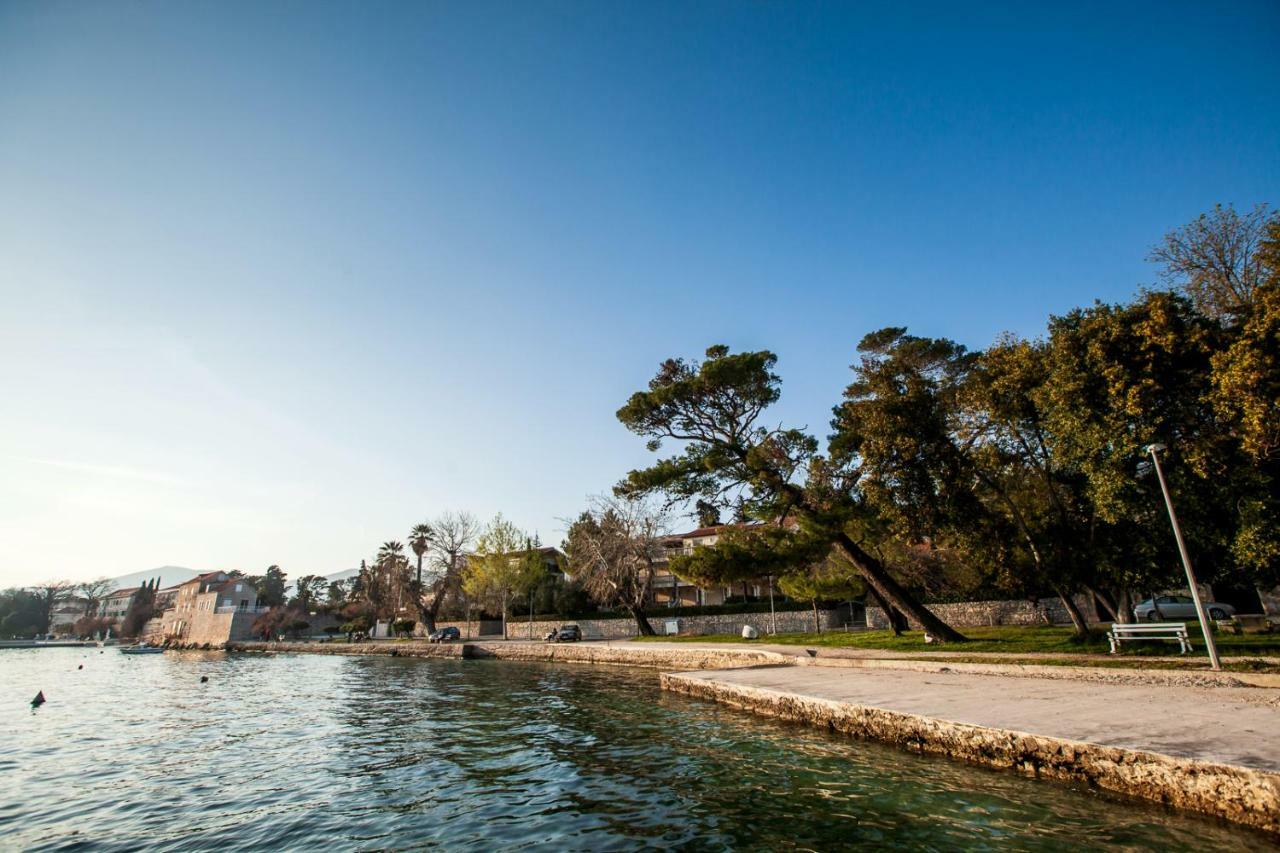 Home Away From Home With Outdoor Pool, Botanical Garden And A Beautiful Sea View Kaštela Exteriér fotografie